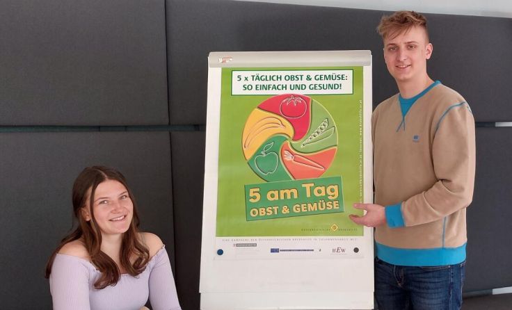 Elisa Kalß und Tobias Trinkl freuen sich auf zahlreiche Einsendungen. (Foto: BBS Kirchdorf)