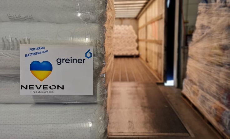 Matratzen-Hilfslieferung in die Ukrainer der Greiner-Sparte NEVEON (Foto: Greiner AG)