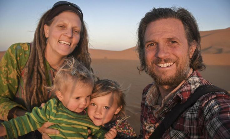 Familienfoto in der Wüste (Foto: Philipp Schaudy)