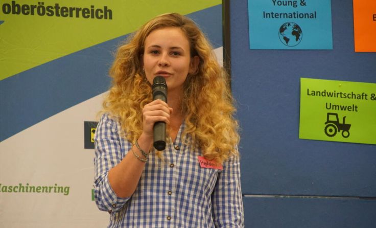 Ausdrucksstärke und Wortgewandtheit sind beim Landesentscheid Reden gefragt. (Foto: Landjugend OÖ)