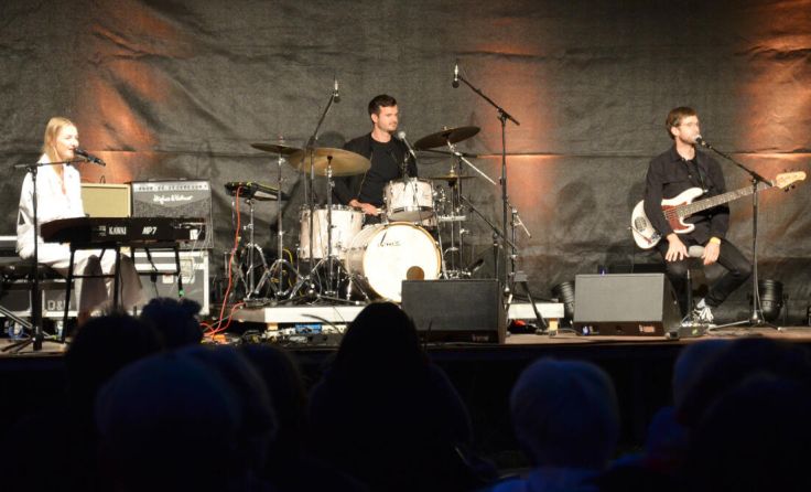 Anna Maria Schnabl mit Band (Foto: B. Schröckenfuchs)
