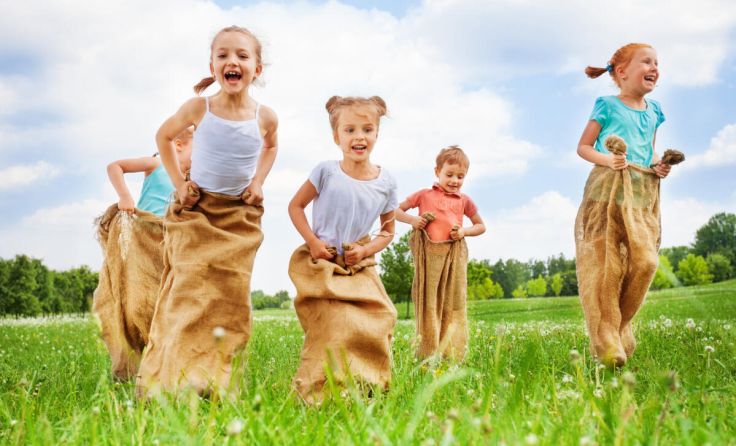Sackhüpfen macht viel Spaß (Foto: Sergey Novikov / AdobeStock.com)