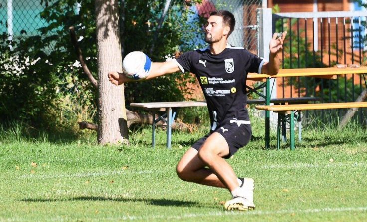 Benedikt Sinnhuber sichert sich mit dem TuS vorzeitig den Klassenerhalt (Foto: franzspiess.net)