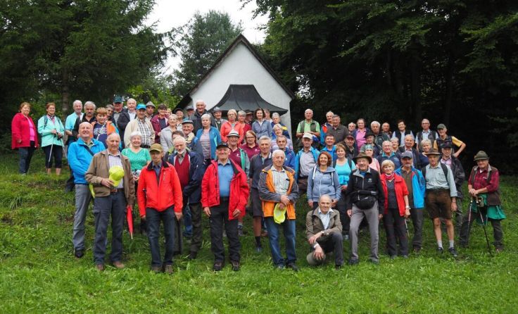 Gemeinsam wurde die Kapelle am Hungersbühel erreicht. (Foto: Erich Braunreiter)