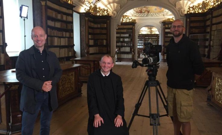 ORF-Team mit Frater Anselm von den Benediktinern (Foto: Manfred Führling)