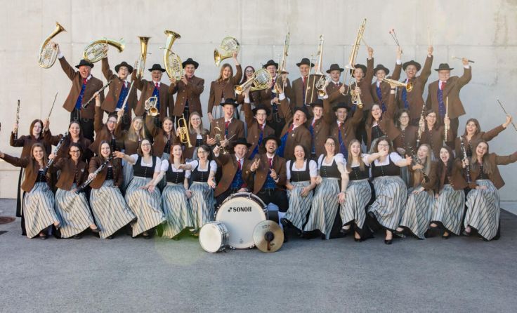 Mitglieder der Feuerwehr- und Trachtenmusikkapelle Voitsdorf (Foto: PIXORY)