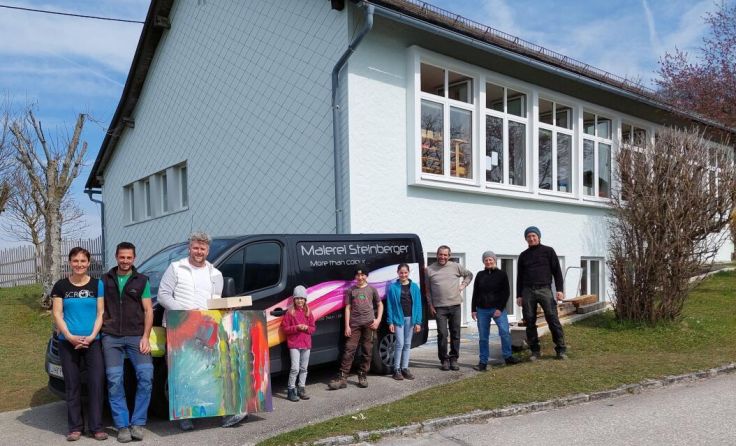 Die Freie Schule Kremstal erhielt einen neuen Anstrich. (Foto: Freie Schule Kremstal)