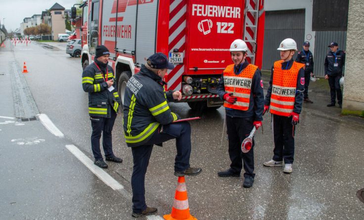 Die Jugendlichen mussten unterschiedliche Aufgaben positiv bestehen. (Foto: Georg Haider)