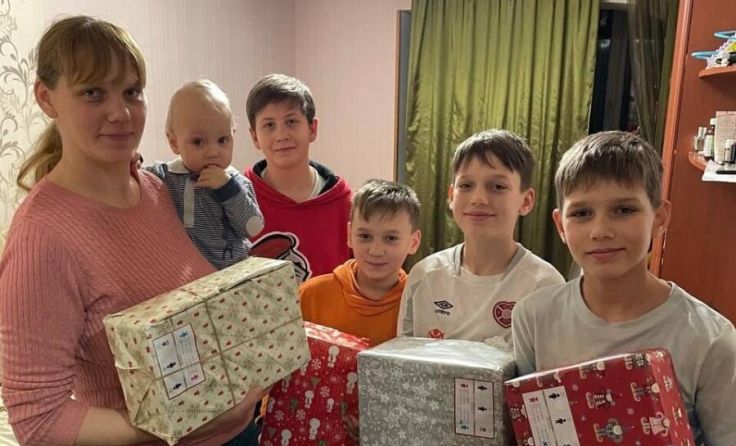 Bedürftige Menschen in der Ukraine erhalten die Pakete zu Weihnachten. (Foto: Hilfe die ankommt)