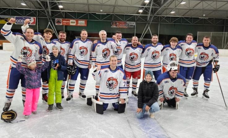 Die Ice Tigers freuten sich über die Sieg. (Foto: Rudi Neuwirth)