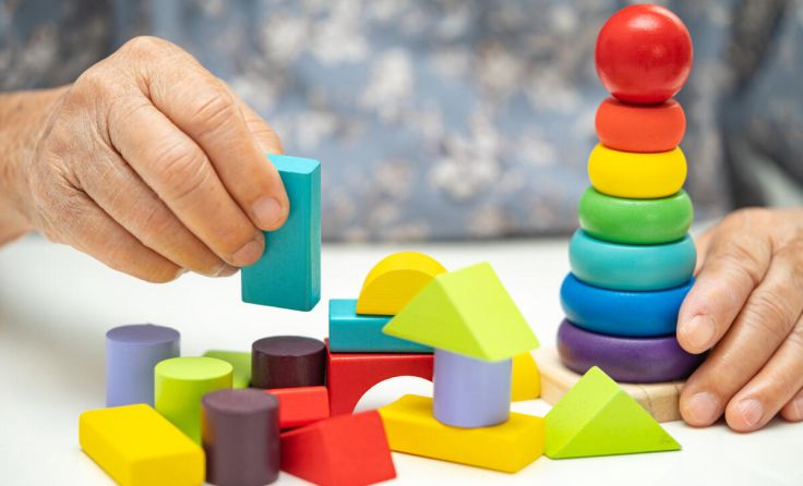 Ein neuer Kurse für Demenz-Trainer startet. (Foto: amazing studio / stock.adobe.com)