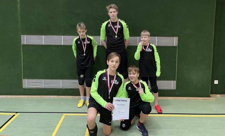 Die jungen Kirchdorfer Faustballer holten den Sieg. (Foto: David Binder/ÖTB TV Kirchdorf 1884)