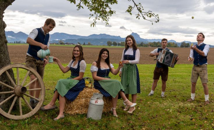 Die Landjugend Pettenbach freut sich schon auf die Mostkost. (Foto: Egon Waser)