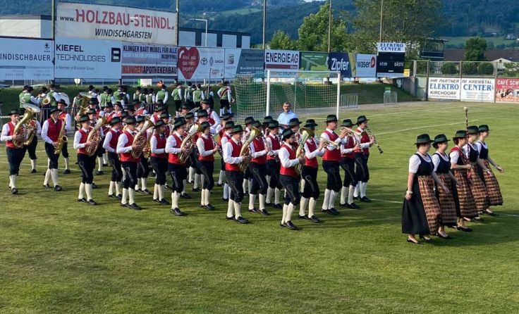 Der Musikverein Nußbach beim Marschieren (Foto: MV Nußbach)