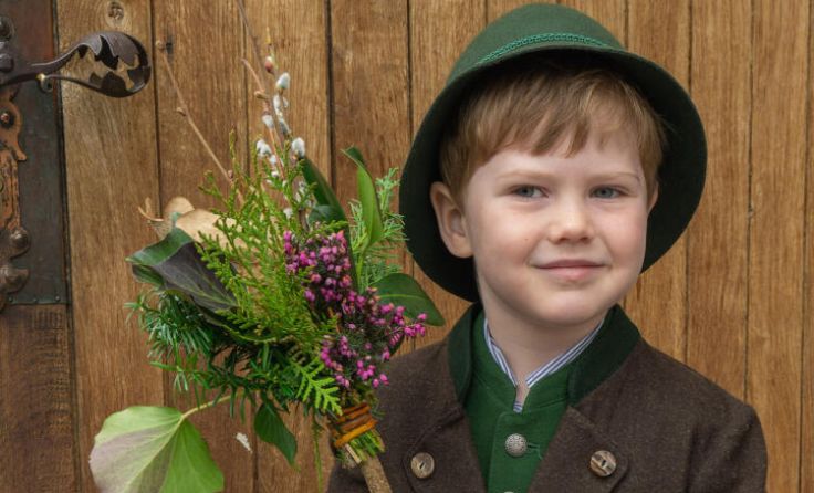 Raphael mit einem Palmbuschen (Foto: Jack Haijes)
