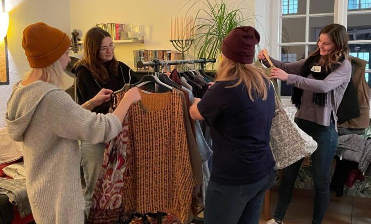 In Kremsmünster wird Kleidung getauscht. (Foto: privat)