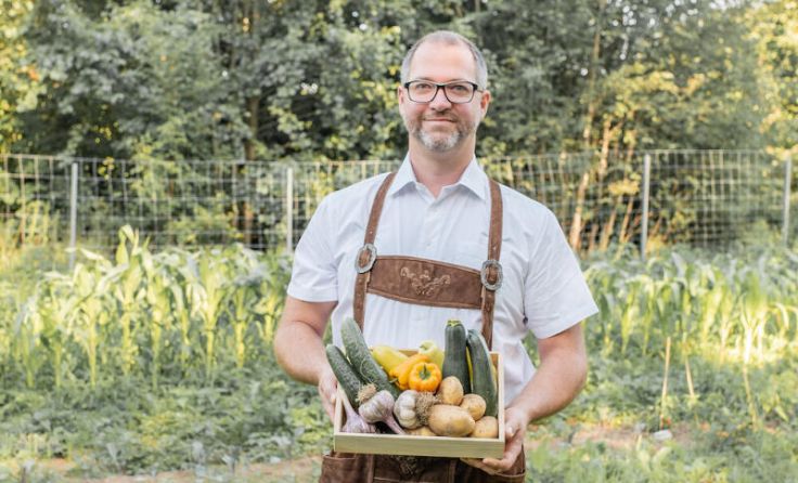 Stefan Leumüller mit den Früchten seiner Arbeit. (Foto: Elisabeth Leumüller Fotografie)