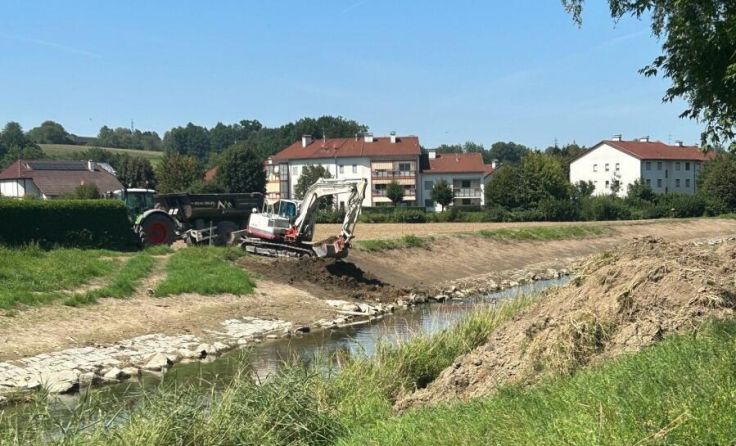 Im Bereich des Sportplatzes soll die Krems tiefer werden. (Foto: Marktgemeinde Wartberg)