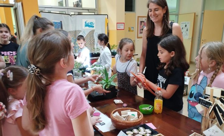 Die Schüler beim Nachhaltigkeitsmarkt (Foto: VS Kremsmünster)