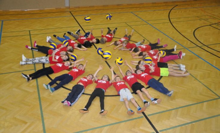 Die Bewegungseinheiten dienen als spielerische Vorstufe zum Volleyball. (Foto: Kremstalvolley)