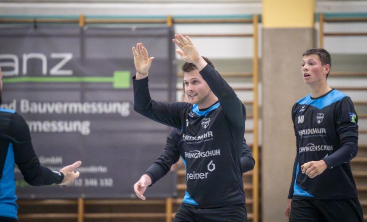 Marco Salzberger sowie Jonas Lugerbauer freuen sich über die ersten Punkte. (Foto: Ines Weber)