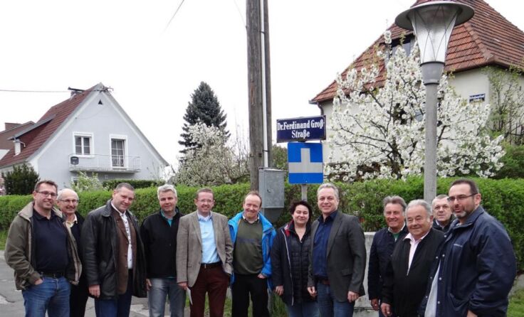 Die Ennser Stadtpolitik auf Straßenbesichtigungs-Tour.*Foto: Gemeinde