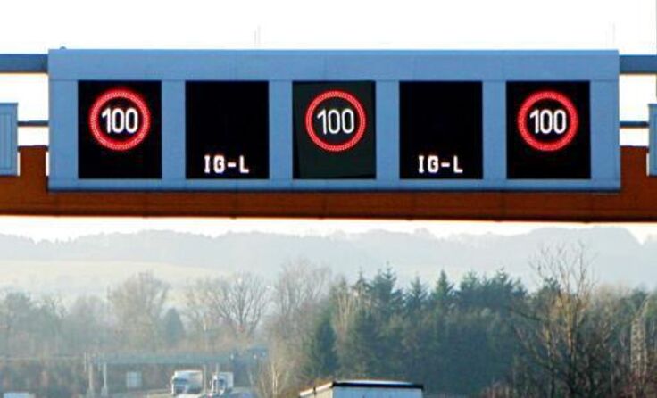 Alt-LKW werden erst im Juli 2016 von der A1 zwischen Haid und Enns verbannt. Foto: Weihbold