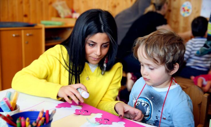 Berufsschüler verbrachten einen Projekttag im Caritas-Kindergarten. Foto: Caritas OÖ