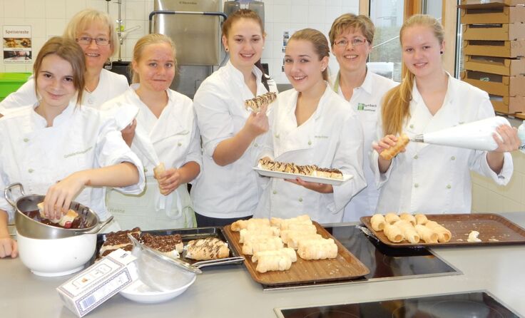Schaumrollen in Hülle und Fülle von den Schülerinnen. Foto: abz Lambach