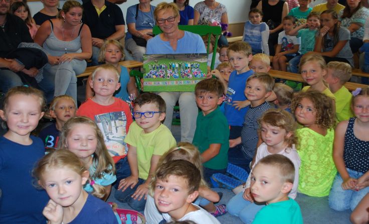 Waltraud Aichbauer mit ihren Schützlingen. Foto: Stadt