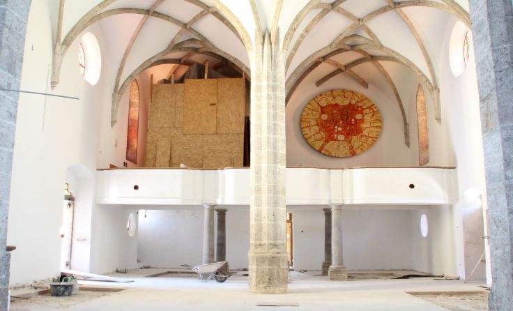 Ein sehr seltener Anblick: eine fast komplett ausgeräumte Kirche. Foto: G. Paltinger