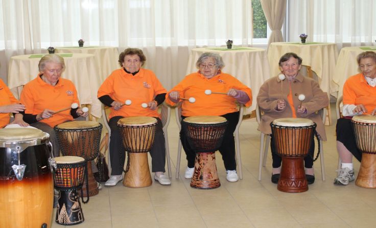 „Le Rhy Tam Tam“ ist seit zehn Jahren die Trommelgruppe des Hauses Neustadt. Foto: Haus Neustadt