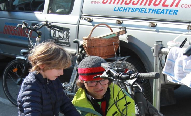 Fahrräder werden frühlingsfit gemacht. Foto: M. Neudorfer 