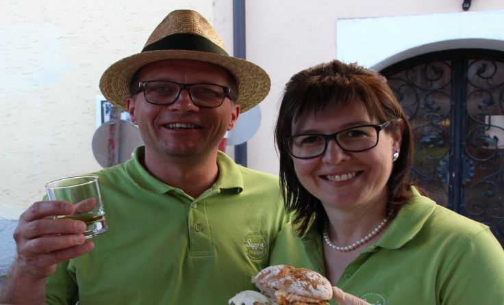 Die Wimsbacher Lebensmittelproduzenten bieten ihre Produkte an. Foto: Gemeinde