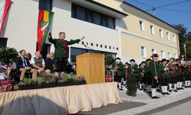 Festakt vor dem neuen Musikheim. Foto: Paltinger