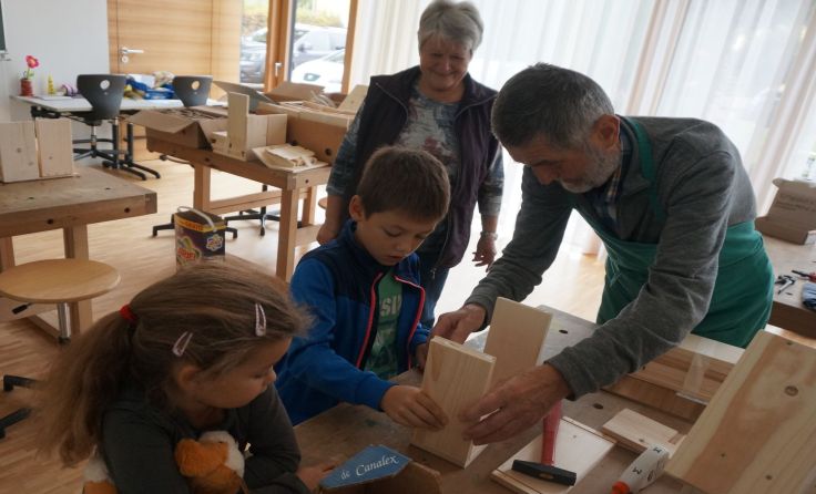 Die Kinder waren mit Feuereifer dabei, Insektenhotels zu bauen.Foto: M. Neudorfer