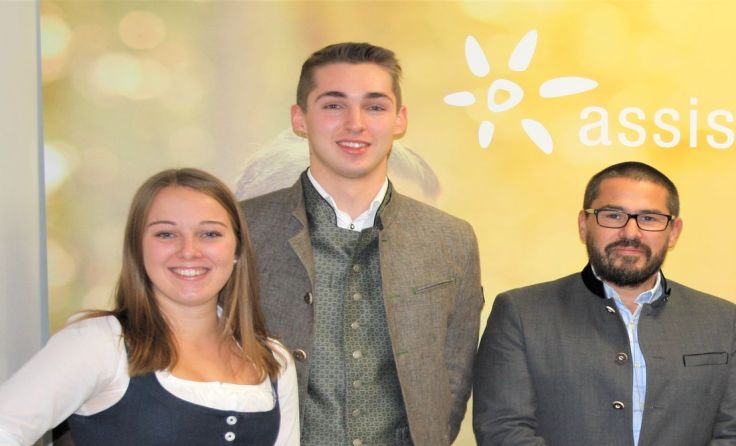 Die Landjugendlichen übergaben 500 Euro an den Assista-Vertreter.Foto: Landjugend