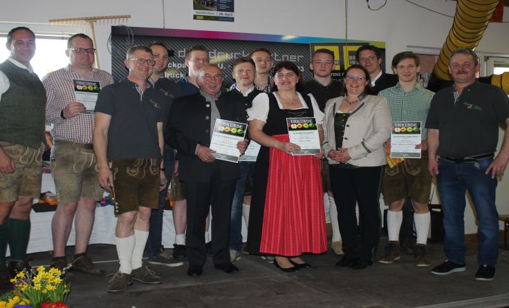 Die Produzenten der ersten Ränge mit den ersten Gratulanten. Foto: M. Spitzbart