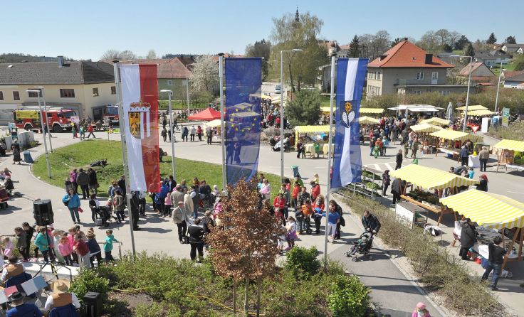 Beim Buchkirchner Marktfest wird das Ortszentrum zur Flaniermeile. Foto: Gemeinde