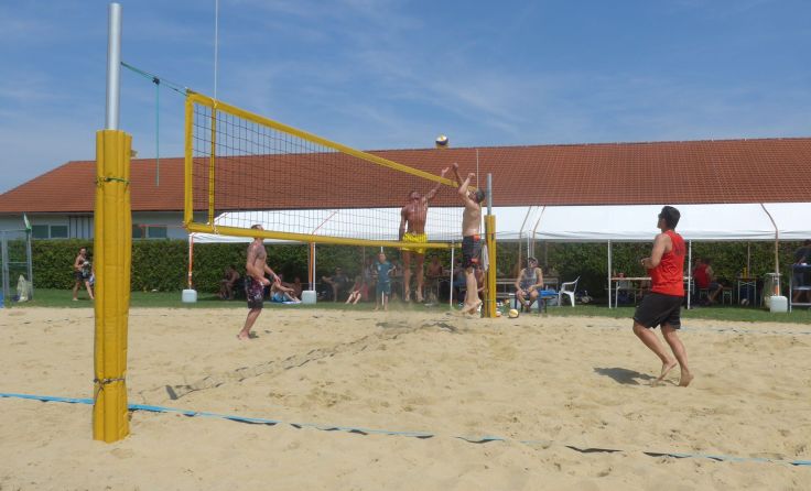 Das Siegerteam im Angriff. Foto: Volleyballer