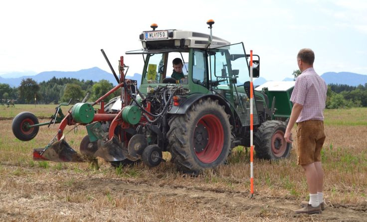 Genauigkeit und das Beherrschen des Traktors sind beim „Preisackern“ wichtig. Foto: Landjugend