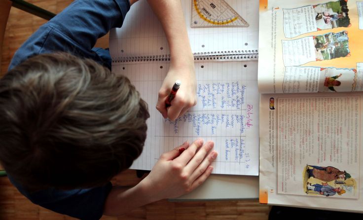 Bei der Welser Lerntafel wird Kindern und Jugendlichen beim Lernen geholfen. Symbolfoto: V. Weihbold