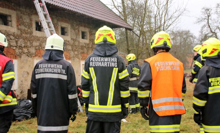 Gemeindeübergreifende Grundausbildung der jungen Feuerwehrler. Foto: FF Fischlham