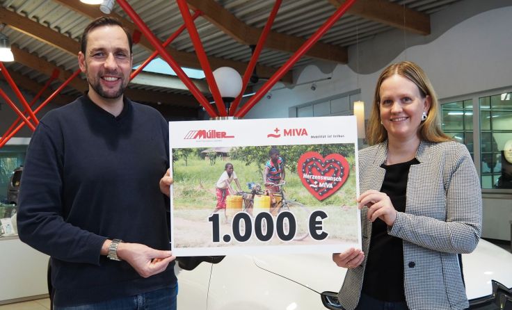 Markus Müller vom Autohaus Müller und Christine Parzer, GF Miva. Foto: Miva Austria