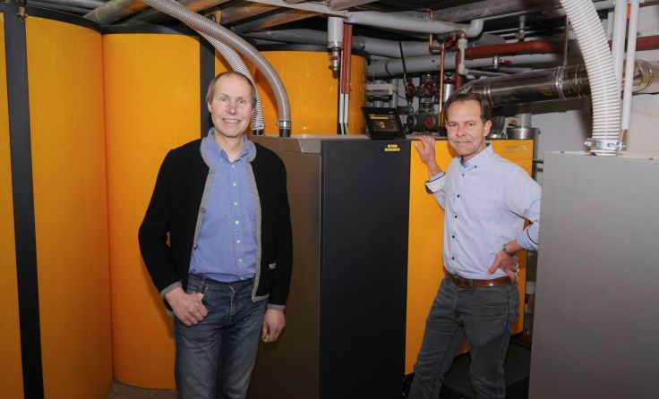 Projektleiter Thomas Oliva mit Pfarradministrator Pater Carlos da Silva (r.). Foto: Pfarre