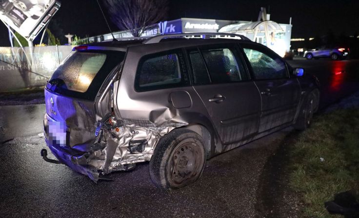 Unfall an der Welser Straße in Marchtrenk. Foto: laumat / Matthias Lauber