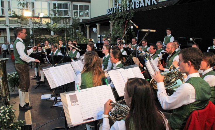 Die Gunskirchner Musiker laden zum Konzert am Raiffeisenplatz. Foto: MV