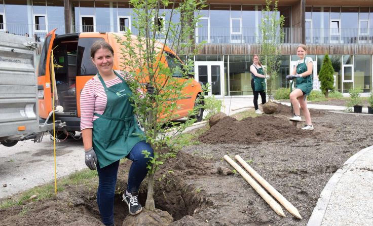 Haben sich einen Begegnungsort selbst geschaffen – die Schüler des abz. Foto: abz