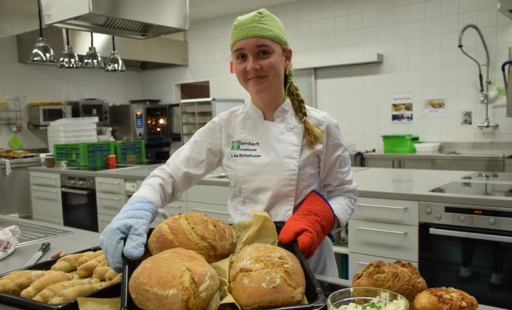 Das Agrarbildungszentrum Lambach stellt sich interessierten Schülern vor. (Foto: abz)
