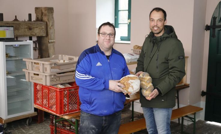 Mitarbeiter der Bäckerei Kamesberger mit Bürgermeister Klaus Lindinger (v.l.) (Foto: Gemeinde)